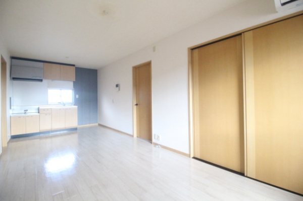 µ¡Ç½À¤È²÷Ŭ¤µ¤ò·ó¤ÍÈ÷¤¨¤¿ÍýÁۤν»¤Þ¤¤¤ÇÊë¤é¤¹