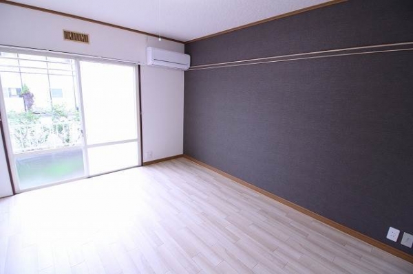西川原駅近で叶える快適生活!アクセント壁がお洒落なナチュラル部屋