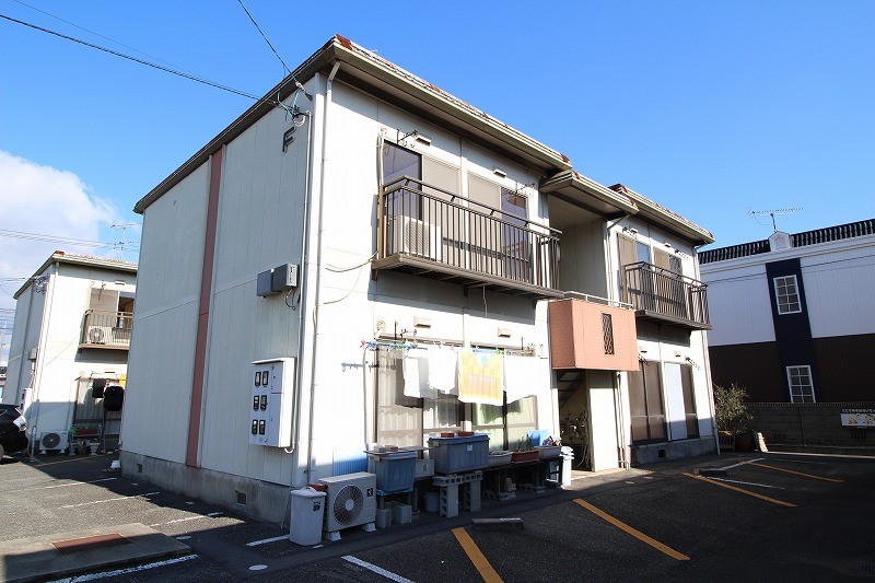 エレガンス西市 F